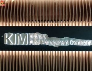  Bảng hiệu chữ inox trắng Kim VietNam Company