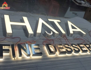 Chữ inox lồng mặt mica HATA