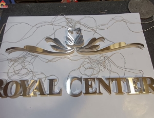 Gia công chữ inox trắng Royal Center