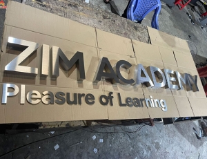 Gia công chữ inox trắng Zim Academy