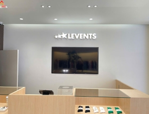 Làm bảng hiệu showroom, quán café? Chọn gia công chữ inox là chuẩn nhất!