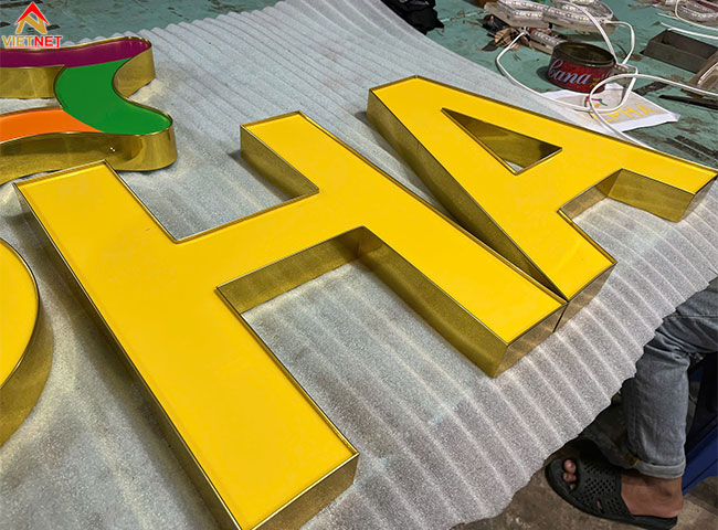 gia-cong-chu-mica-hong-nhom-alpha