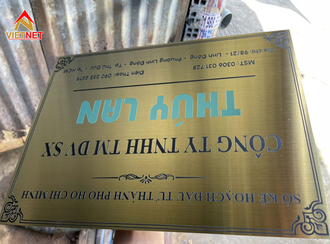 Gia công bảng hiệu inox ăn mòn cho công ty Thúy Lan 