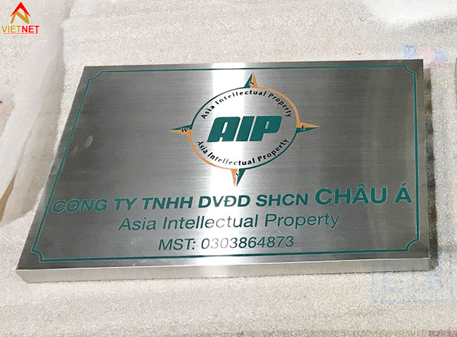 bang-inox-an-moc-chi-tiet-nho-cho-van-phong-chuyen-nghiep