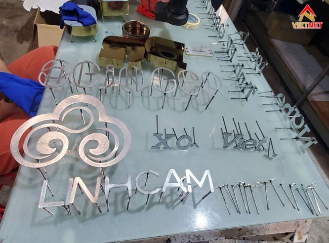 nhan-cat-laser-kim-loai-nhanh-va-chinh-xac