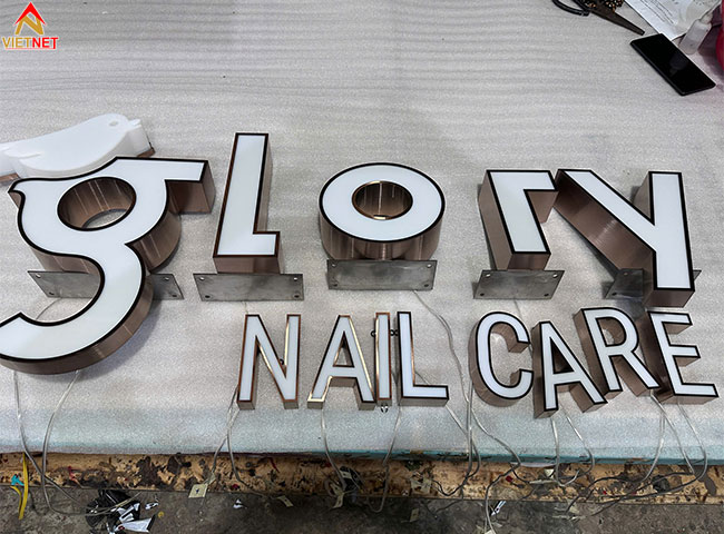 gia-cong-chu-inox-hong-xuoc-glory-nail-vietnet-xuat-xuong-di-uc