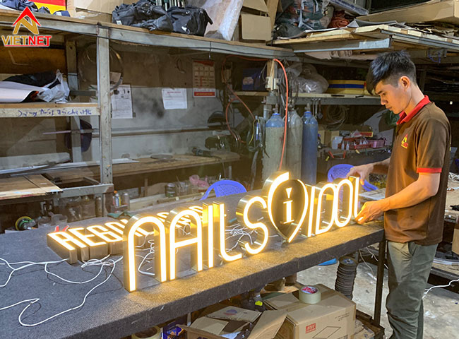 bang-hieu-chu-inox-mat-mica-nails-idol