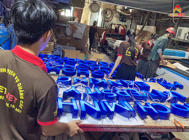 Gia công chữ inox sơn hấp nhiệt Đại Học Ngân Hàng TP.HCM