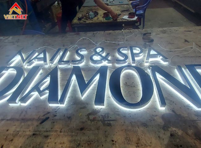 chu-inox-trang-guong-diamond-nails-spa