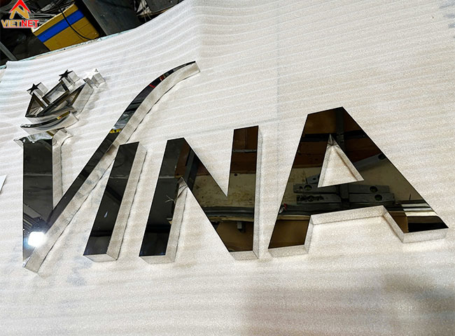 gia-cong-chu-inox-trang-cho-tiem-toc–vina-hair