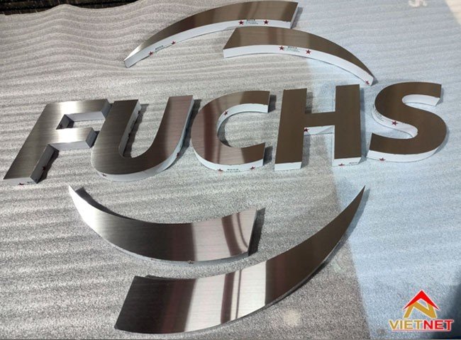 gia-cong-chu-inox-trang-fuchs