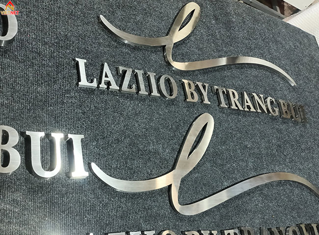 gia-cong-chu-inox-trang-laziio
