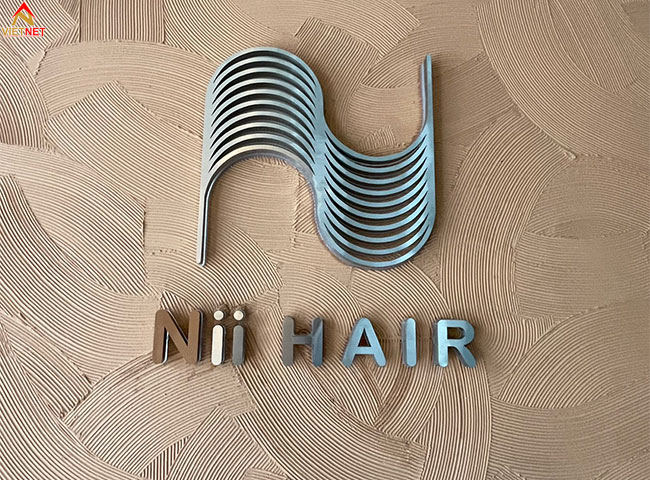 gia-cong-chu-inox-trang-nii-hair