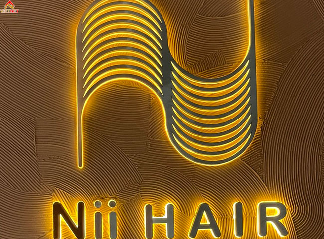 gia-cong-chu-inox-trang-nii-hair