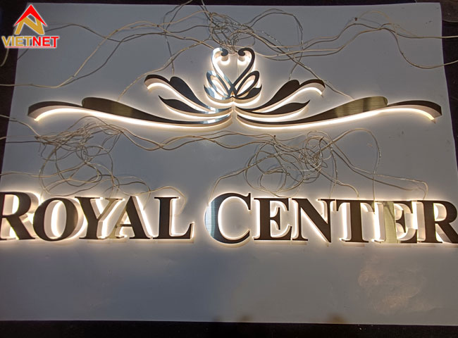 gia-cong-chu-inox-trang-royal-center