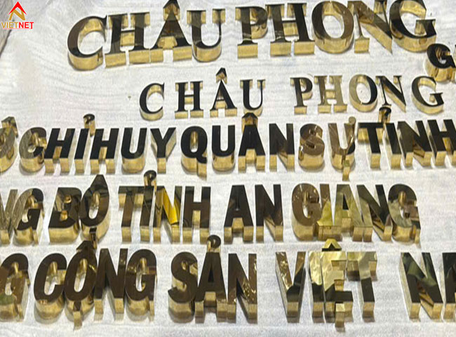 top-5-mau-bang-hieu-chu-inox-vang-dan-dau-nam-nay