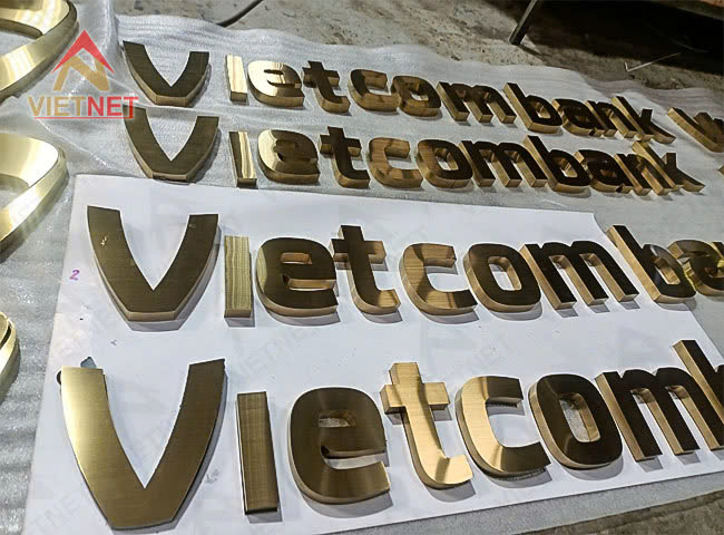 dat-lam-chu-inox-vang-xuoc-thi-cong-tinh-xao-len-mat-tien-cuc-sang