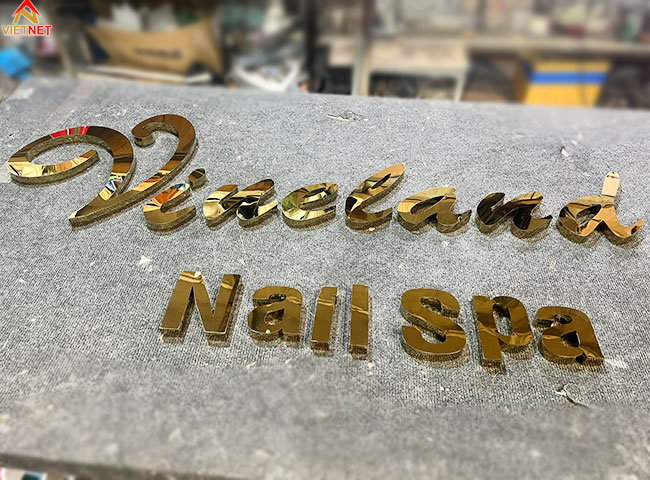 gia-cong-chu-inox-vang-Vineland- Nails-Spa