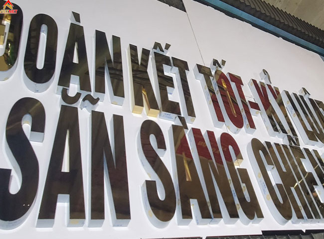 gia-cong-chu-inox-vang-doan-ket-ly-luat-san-sang