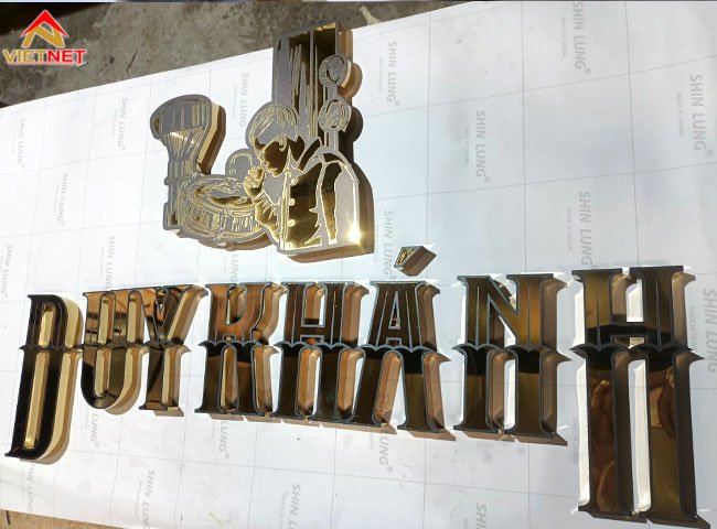 gia-cong-chu-inox-vang-guong-ruou-sam-duy-khanh