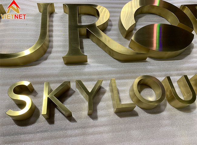 gia-cong-chu-noi-inox-vang-aurora