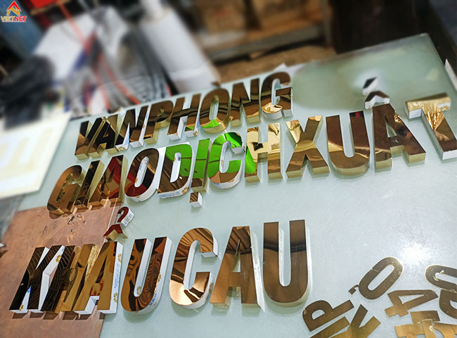 lam-chu-inox-vang-guong-thanh-loi