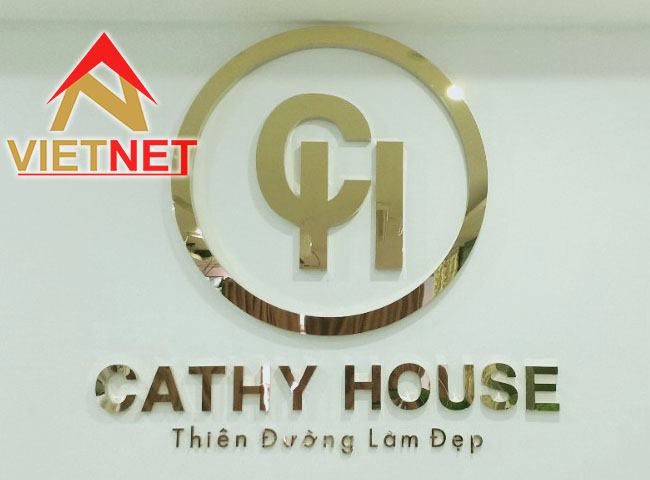 vi-sao-thuong-hieu-cao-cap-ua-chuong-chu-inox-vang-goc-nhin-tu-nhan-dien-thuong-hieu