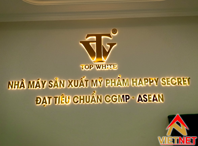 vi-sao-thuong-hieu-cao-cap-ua-chuong-chu-inox-vang-goc-nhin-tu-nhan-dien-thuong-hieu