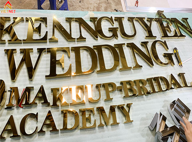 gia-cong-chu-inox-vang-ken-nguyen-wedding
