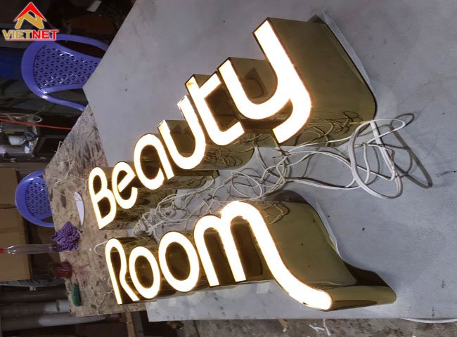 chu-noi-mat-acrylic-gia-da-beauty-room