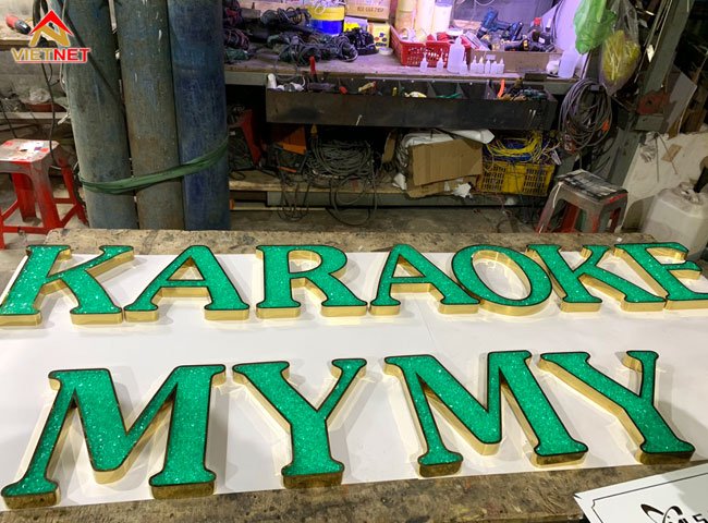chu-noi-mat-acrylic-gia-da-quan-karaoke-mymy