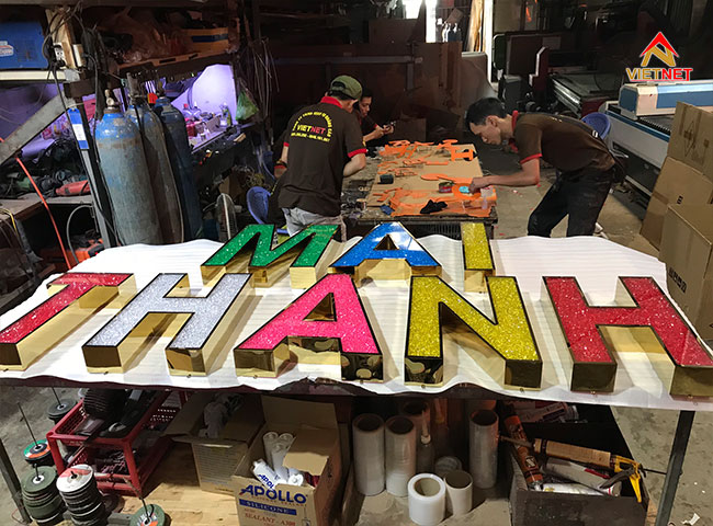 Làm bộ chữ nổi mặt acrylic cho Mai Thanh