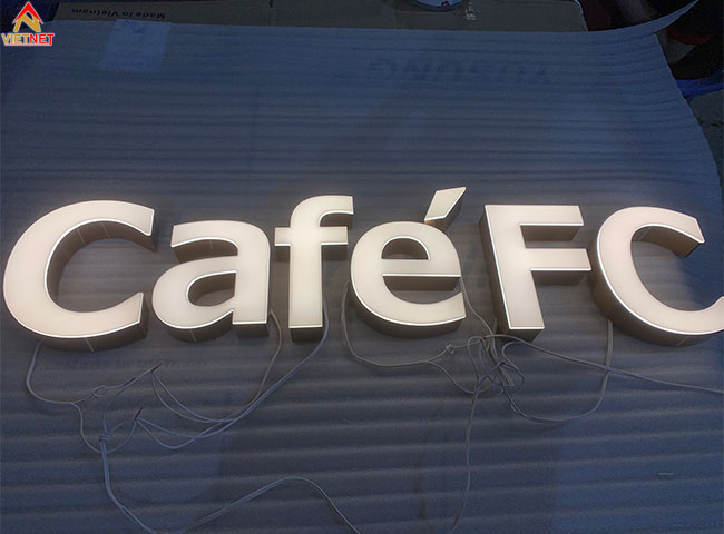 lam-chu-noi-mat-mica-cafe-fc
