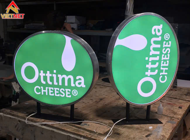 gia-cong-hop-den-quang-cao-ottima-cheese