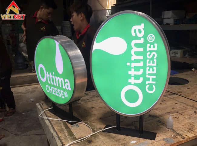 gia-cong-hop-den-quang-cao-ottima-cheese