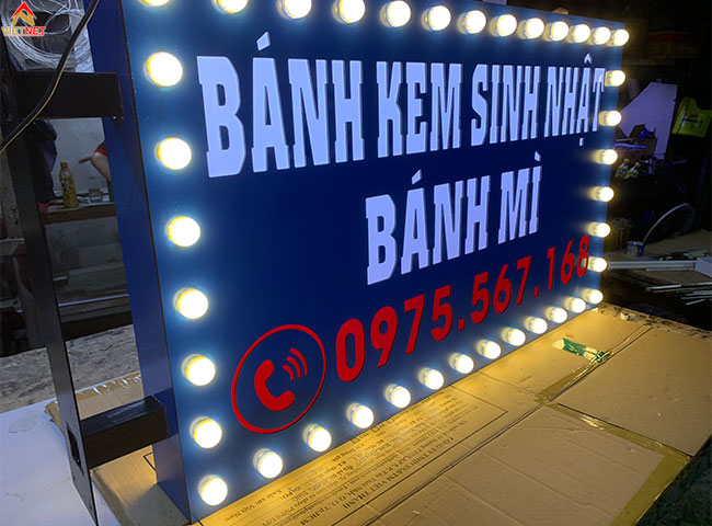 hop-den-quang-cao-banh-kem-sinh-nhat