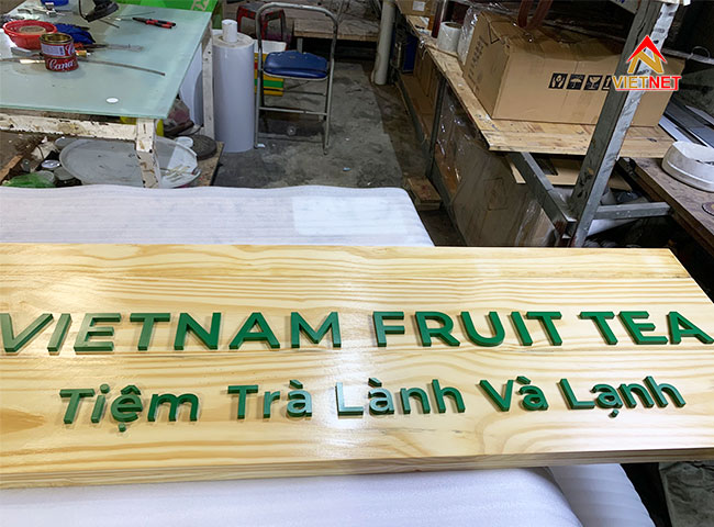 Gia công chữ mica trên nền gỗ cho tiệm trà LAAB T