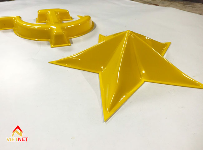Quy trình gia công logo mica hút nổi ngôi sao búa liềm