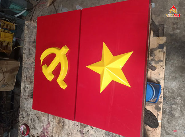Quy trình gia công logo mica hút nổi ngôi sao búa liềm