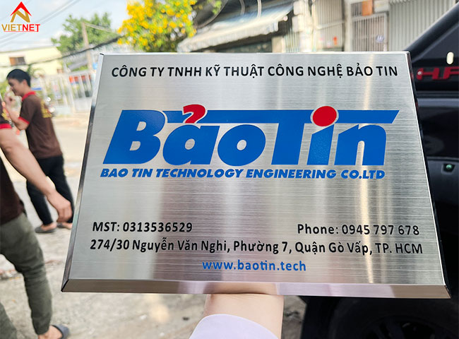 bang-inox-an-mon-son-theo-mau-nhan-dien-thuong-hieu