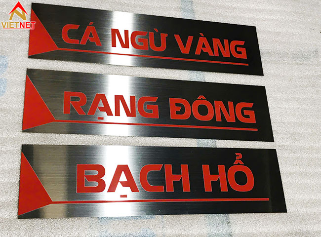 bang-inox-an-mon-son-theo-mau-nhan-dien-thuong-hieu