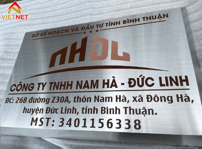 nhung-dieu-can-biet-ve-bang-inox-an-mon