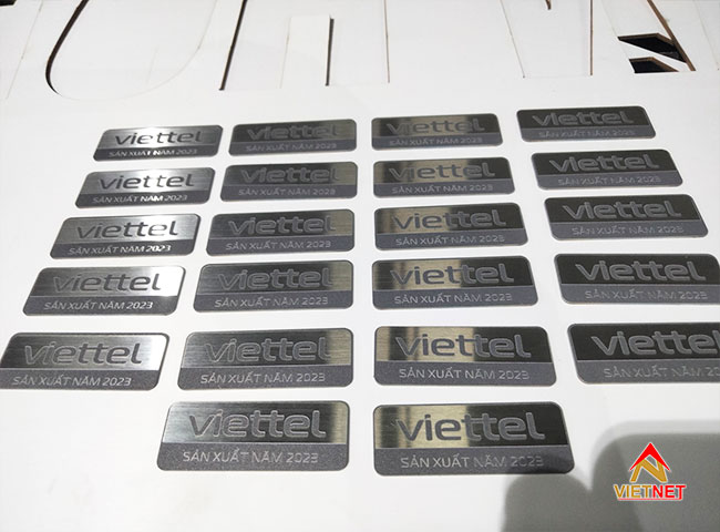 Làm bộ bảng hiệu inox ăn mòn Viettel