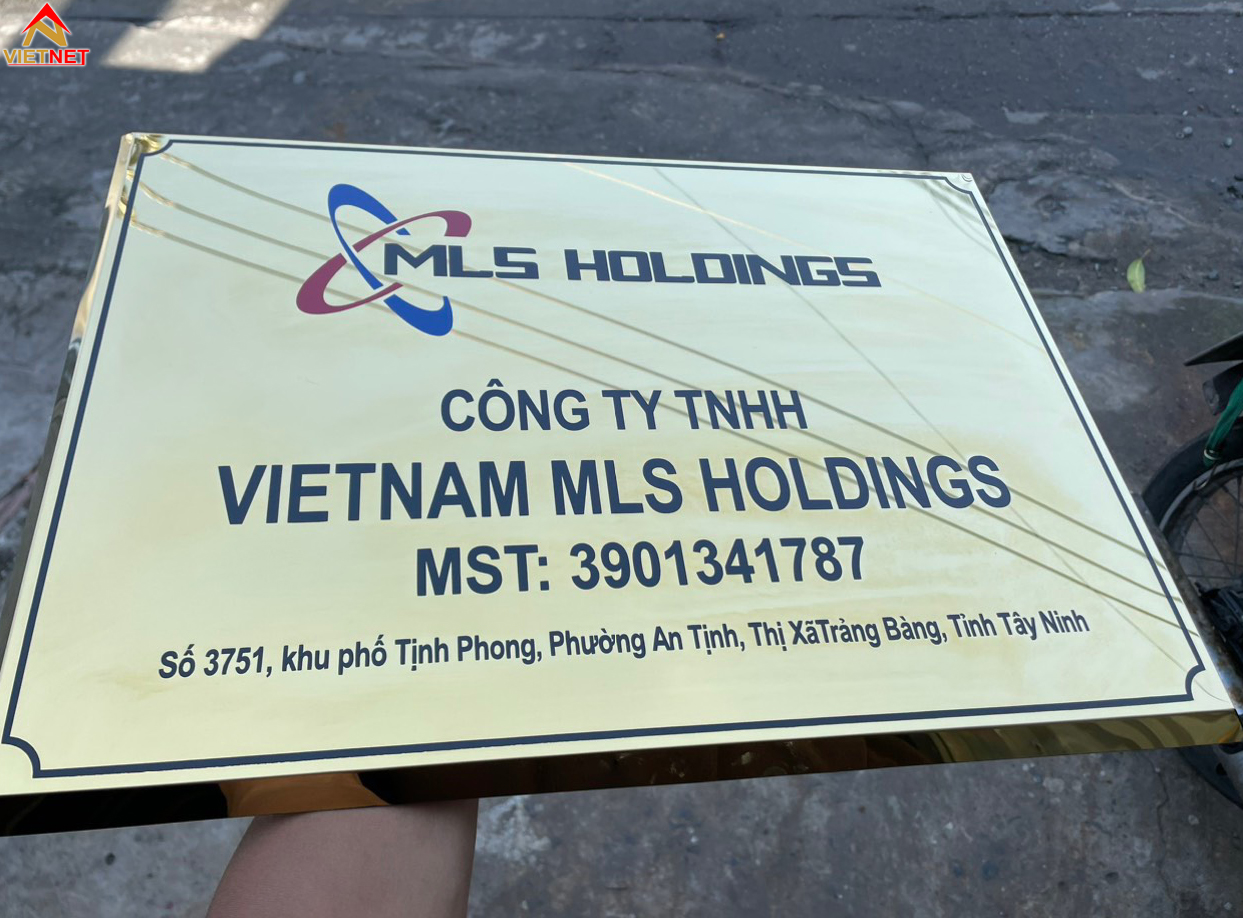 gia-cong-lam-bang-hieu-inox-an-mon-vang-guong-gia-re