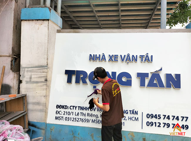 Bộ chữ inox trắng xước nhà xe vận tải Trọng Tấn