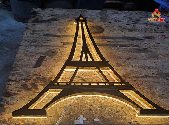 Gia công bảng hiệu inox vàng gương Tháp Eiffel