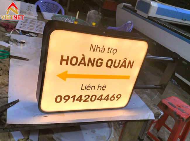 xuong-lam-hop-den-mica-trang-sua-chat-luong-theo-yeu-cau