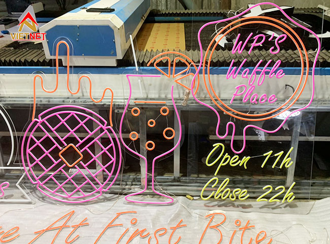 Bộ logo và chữ Led Neon thương hiệu Waffle Drinks