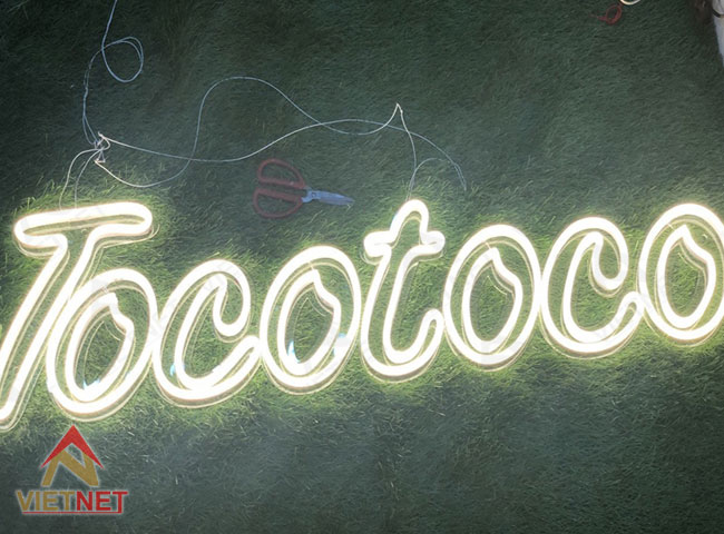 xuong-lam-hop-den-neon-sign-gia-re-thiet-ke-theo-yeu-cau