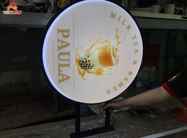 Tại sao hộp đèn mica hút nổi được ưa chuộng hơn các loại hộp đèn khác?